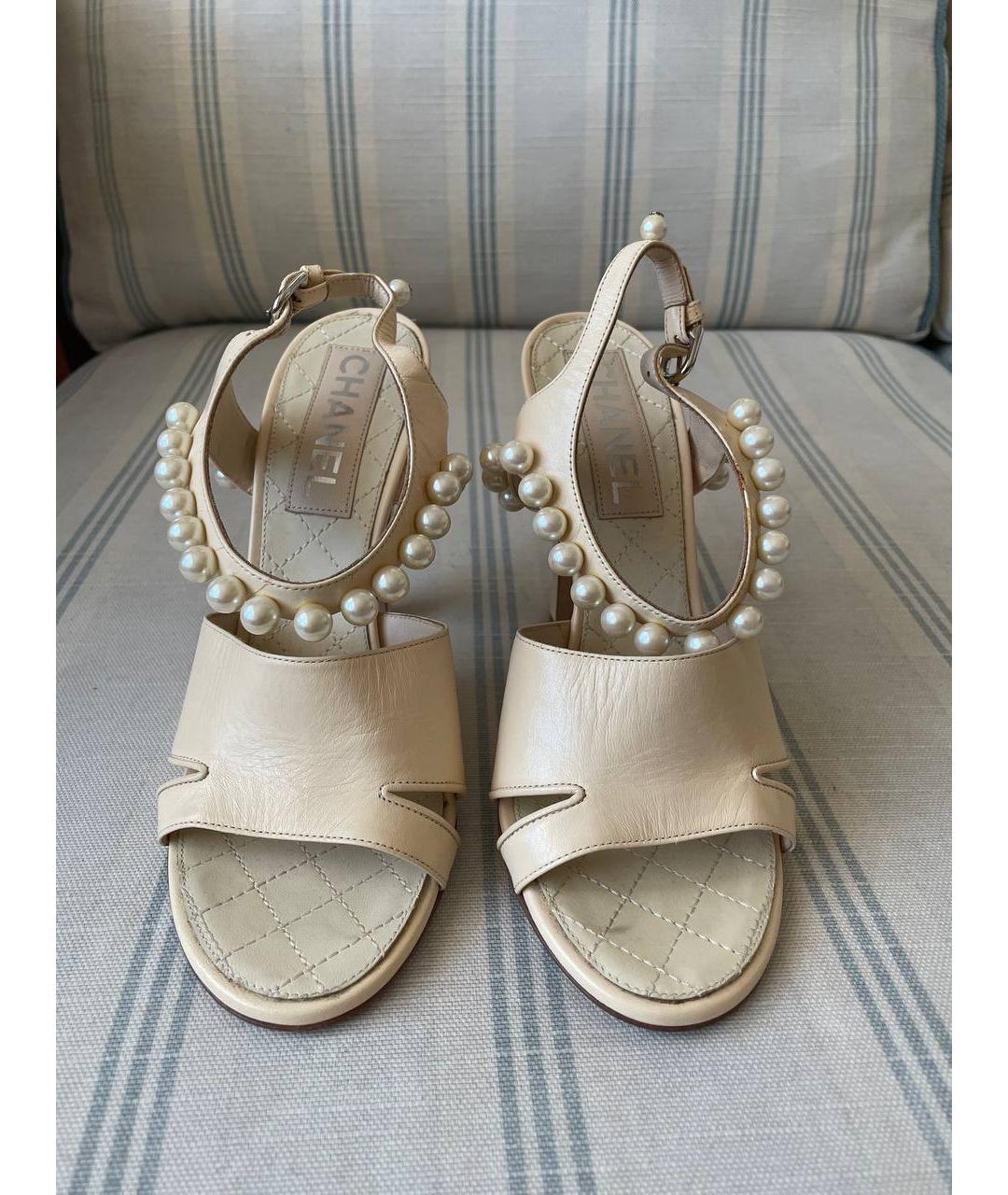 CHANEL Бежевые кожаные босоножки, фото 2