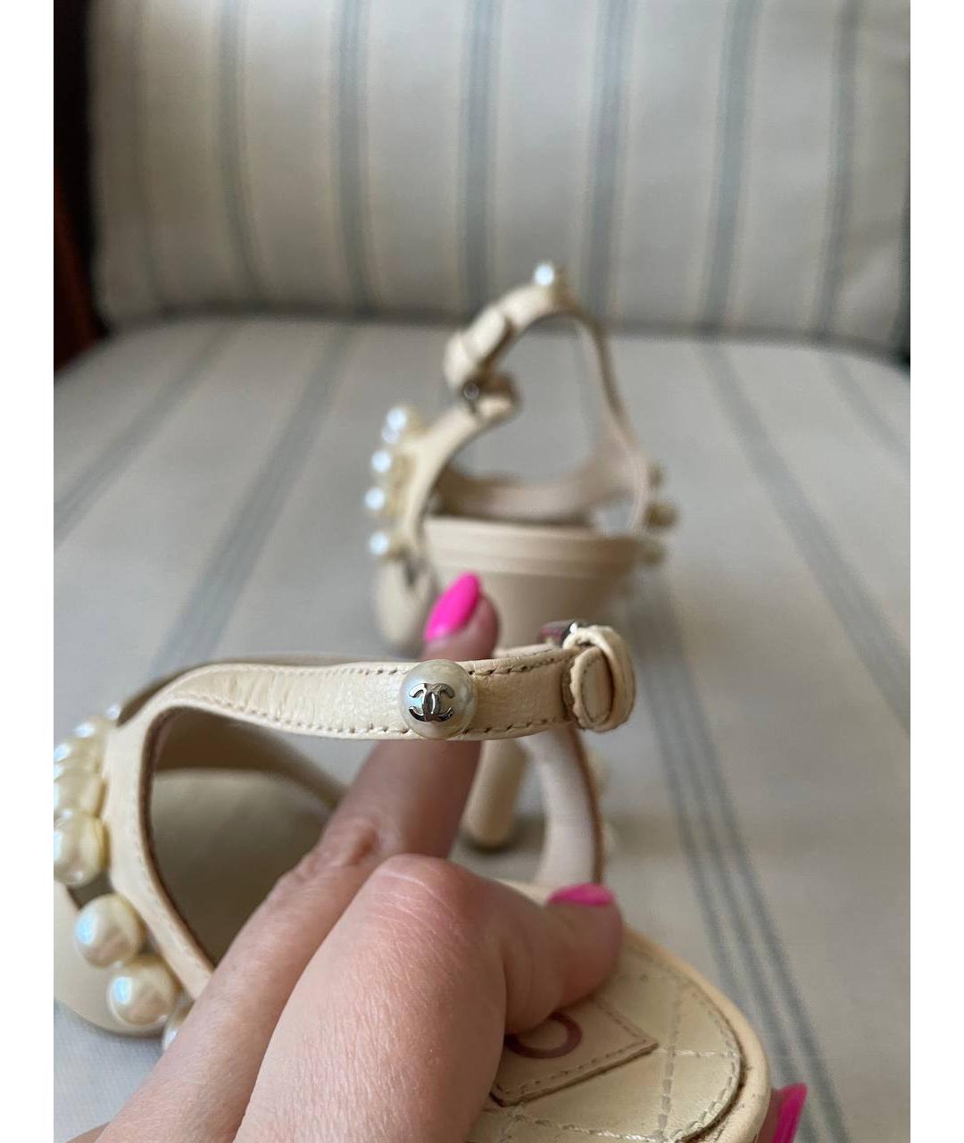 CHANEL Бежевые кожаные босоножки, фото 6