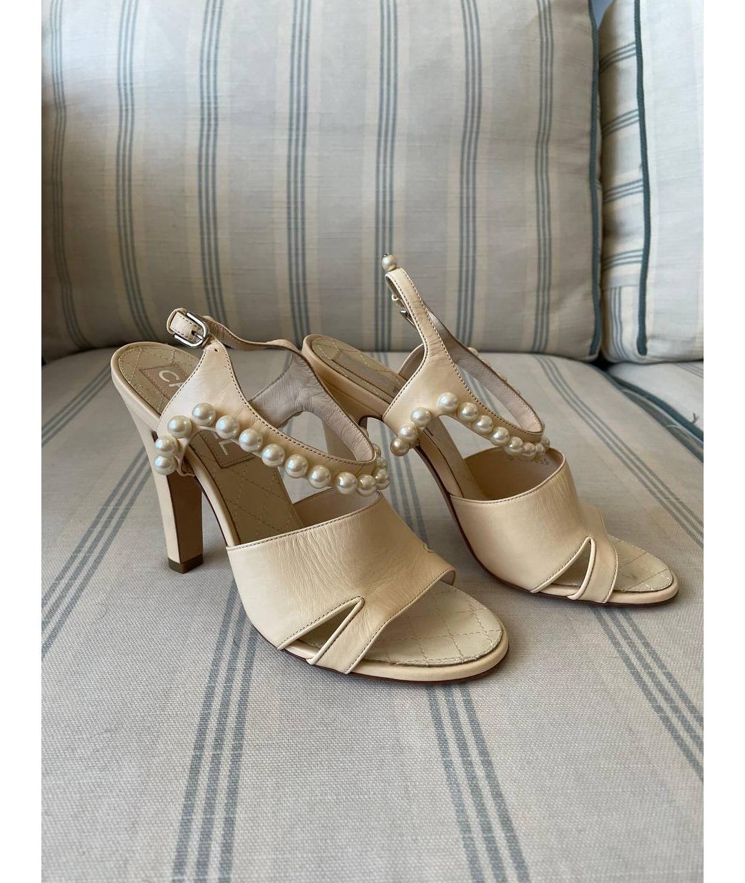 CHANEL Бежевые кожаные босоножки, фото 3