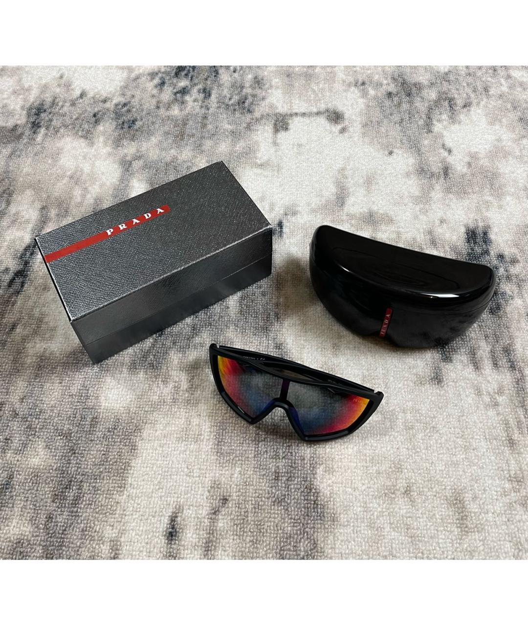 PRADA Черные пластиковые солнцезащитные очки, фото 2