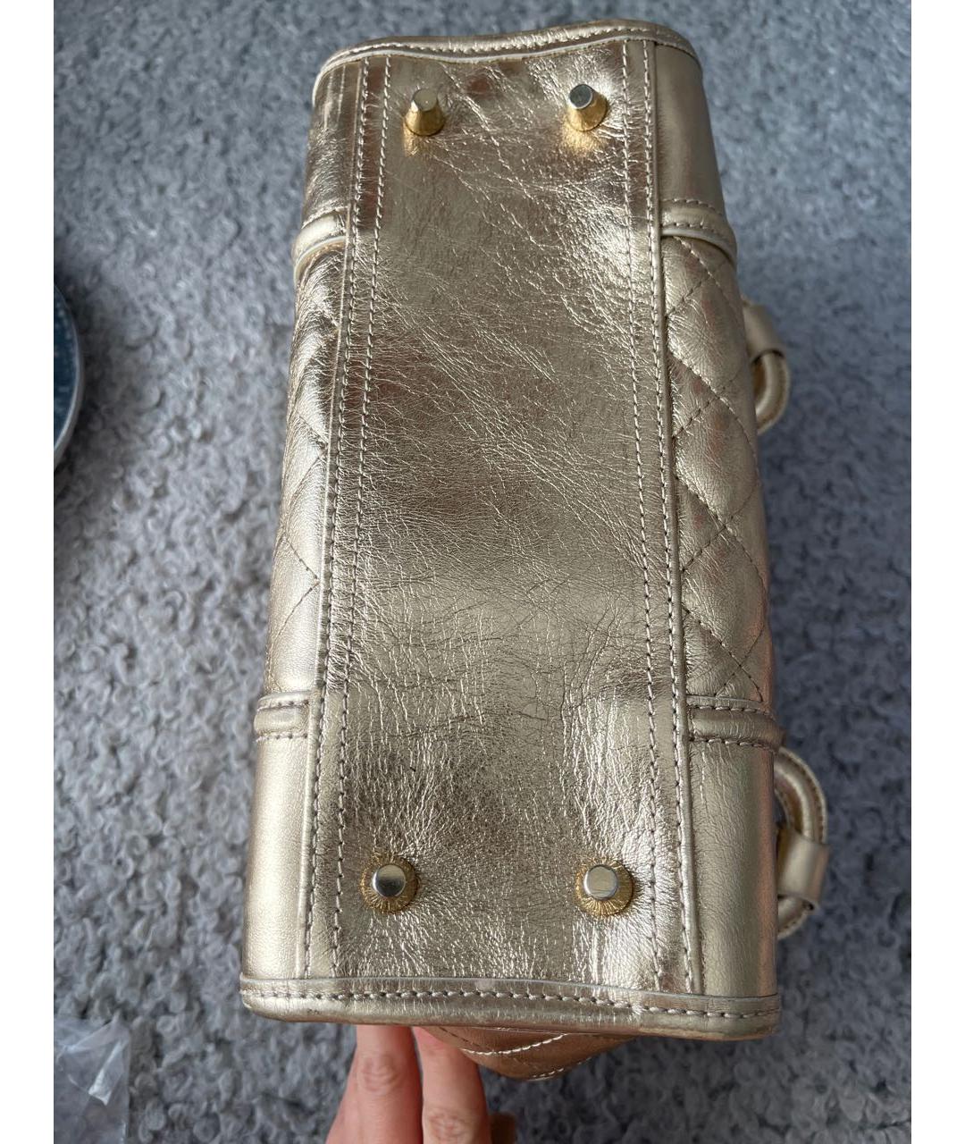 BURBERRY Золотая кожаная сумка с короткими ручками, фото 8