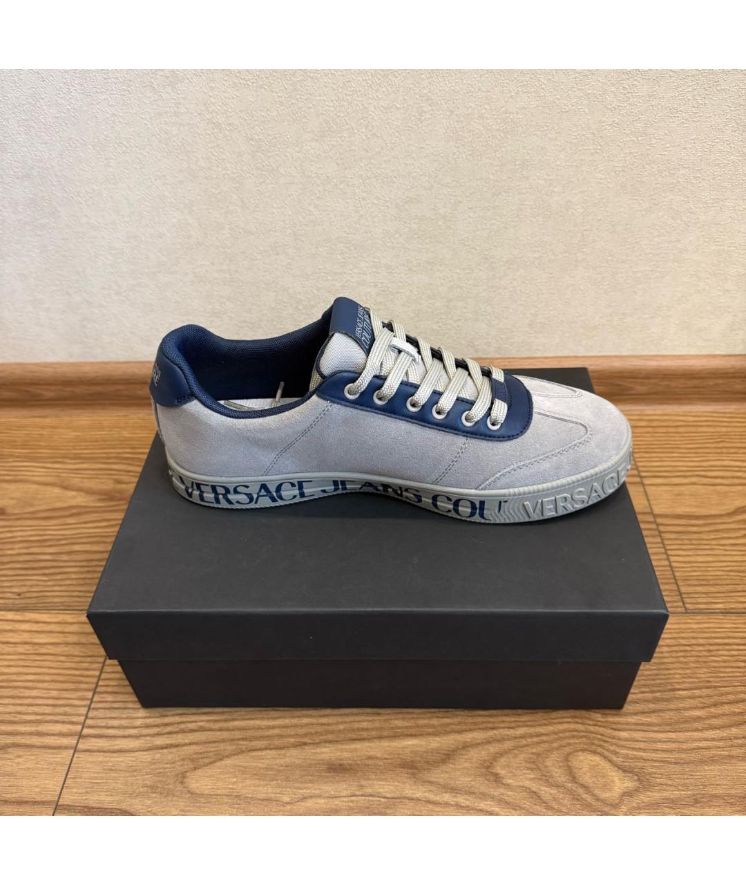 VERSACE JEANS COUTURE Серые замшевые низкие кроссовки / кеды, фото 4