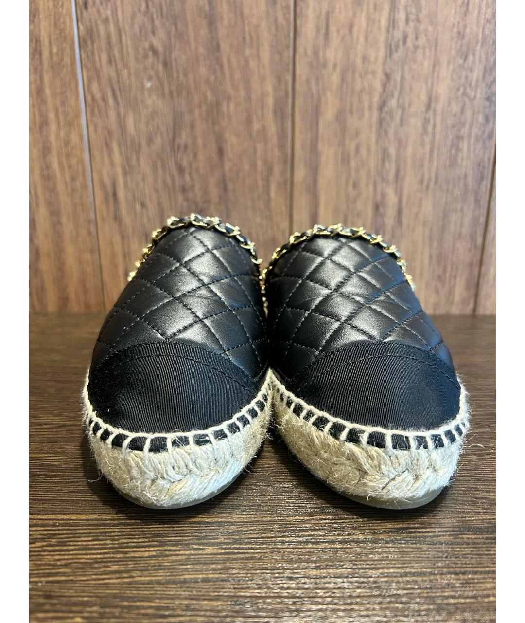 CHANEL Черные кожаные мюли, фото 2