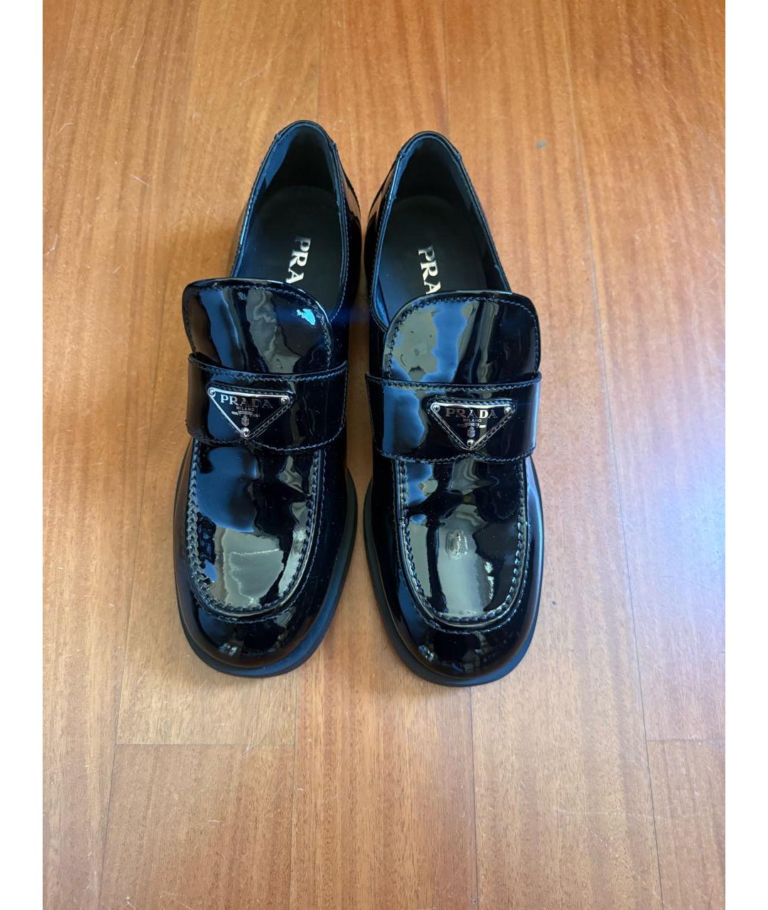 PRADA Черные лоферы из лакированной кожи, фото 2