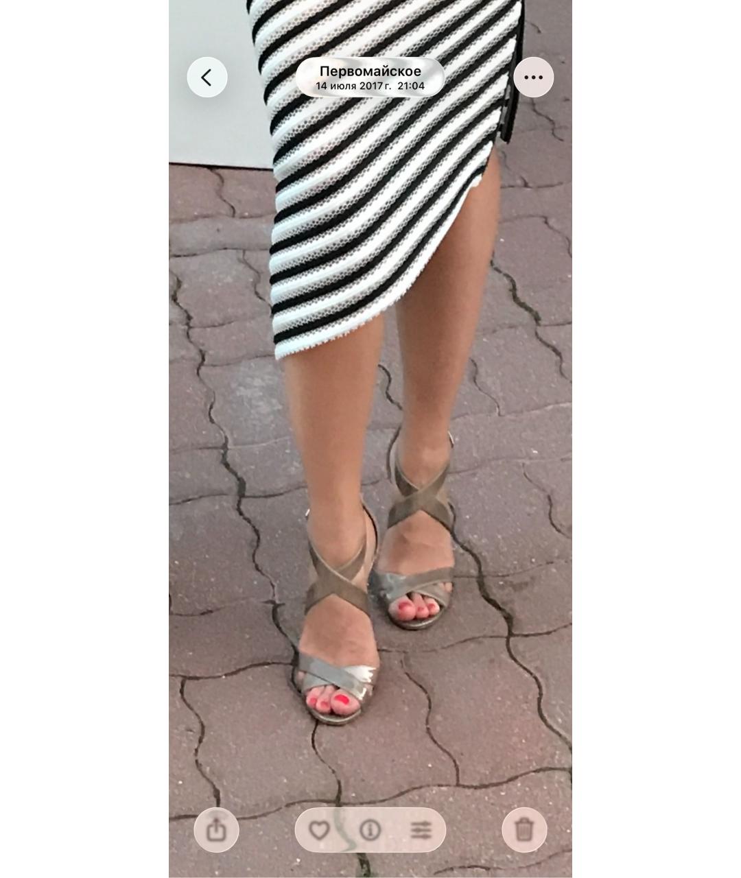 JIMMY CHOO Золотые босоножки из лакированной кожи, фото 7