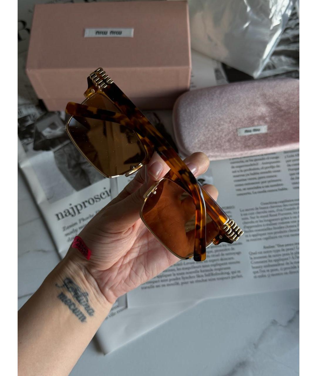 MIU MIU Коричневые пластиковые солнцезащитные очки, фото 4