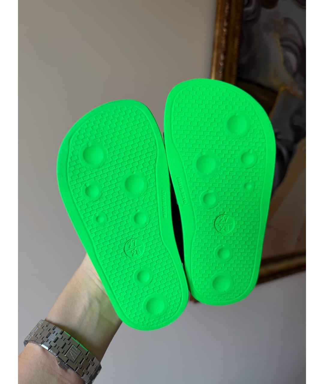 VERSACE Салатовые резиновые сандалии и шлепанцы, фото 4
