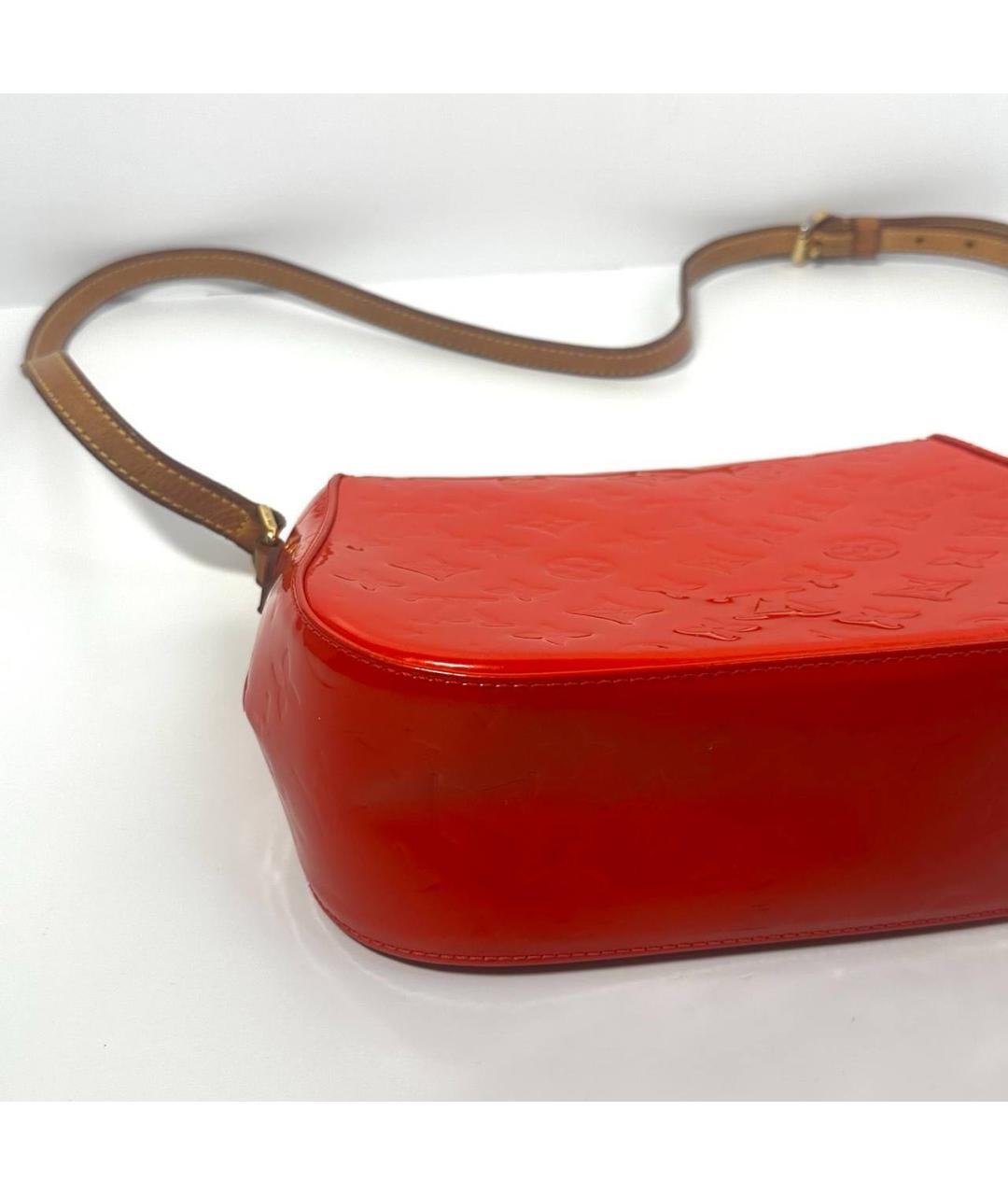 LOUIS VUITTON Красная сумка через плечо из лакированной кожи, фото 5