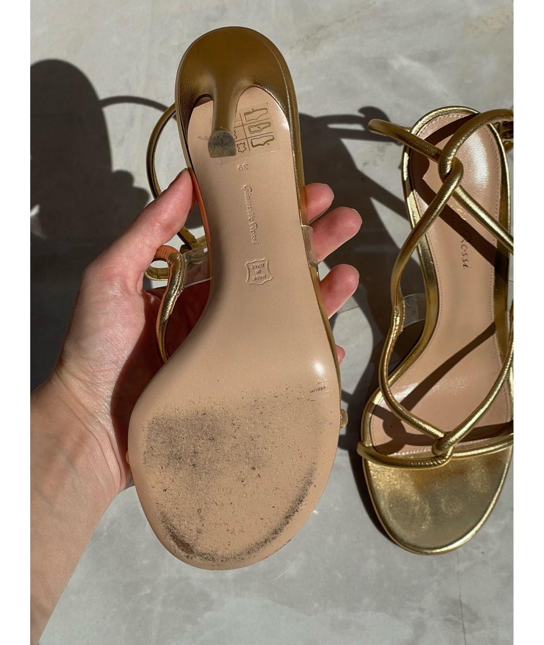 GIANVITO ROSSI Золотые кожаные босоножки, фото 5