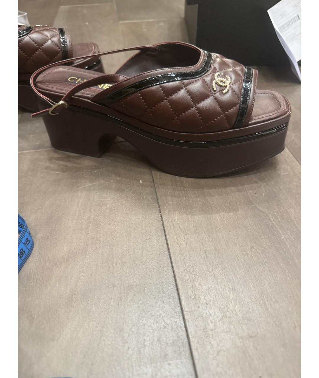 CHANEL Коричневые кожаные босоножки, фото 6