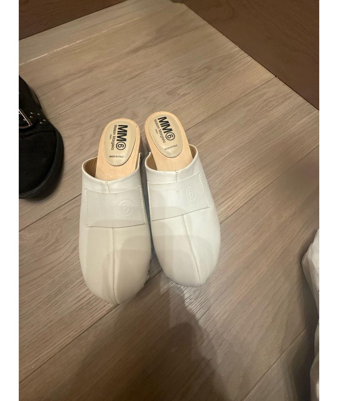 MM6 MAISON MARGIELA Белые кожаные сандалии и шлепанцы, фото 2