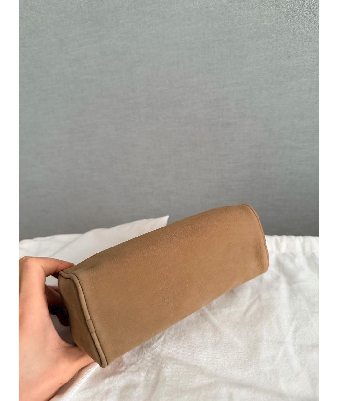 THE ROW Бежевая замшевая сумка с короткими ручками, фото 4