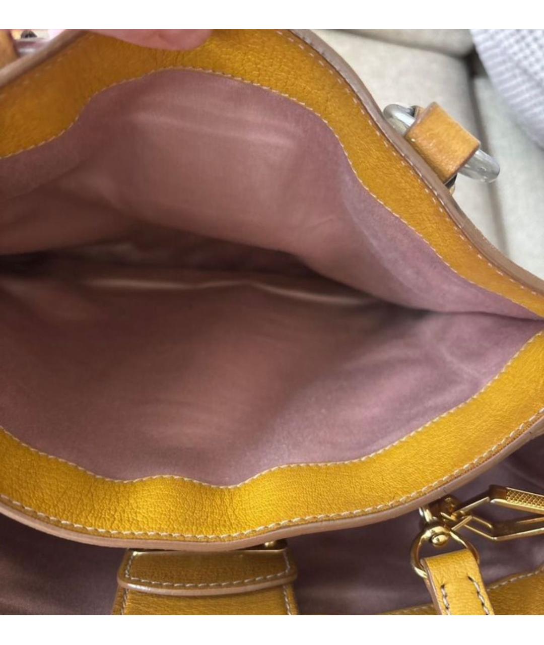 MIU MIU Оранжевая кожаная сумка с короткими ручками, фото 4