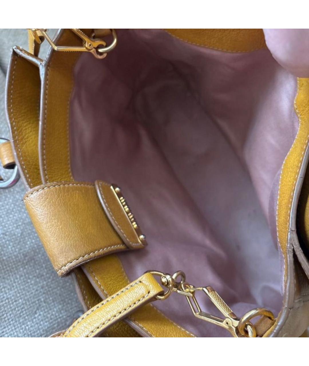 MIU MIU Оранжевая кожаная сумка с короткими ручками, фото 5