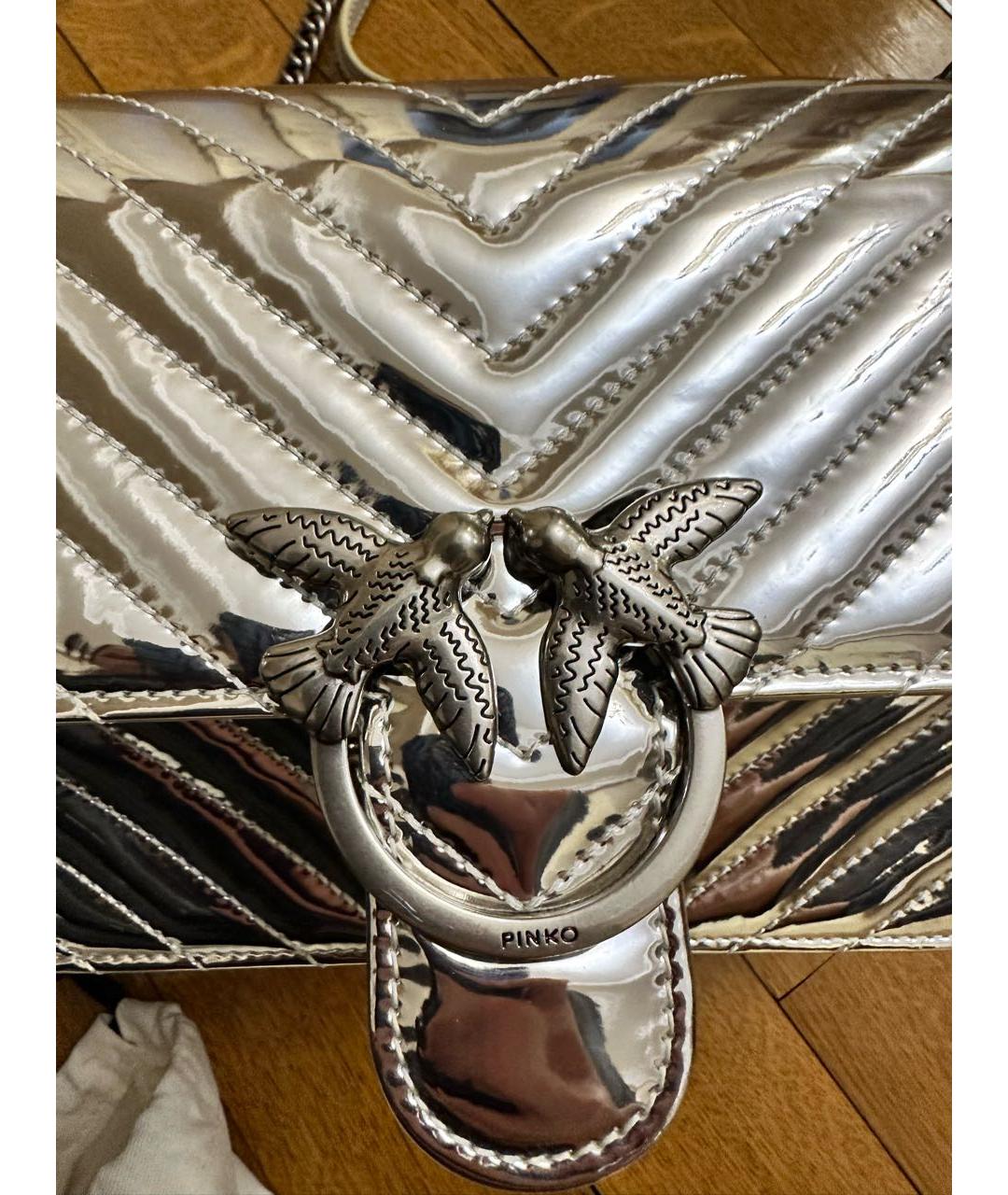 PINKO Серебряная сумка через плечо из лакированной кожи, фото 2