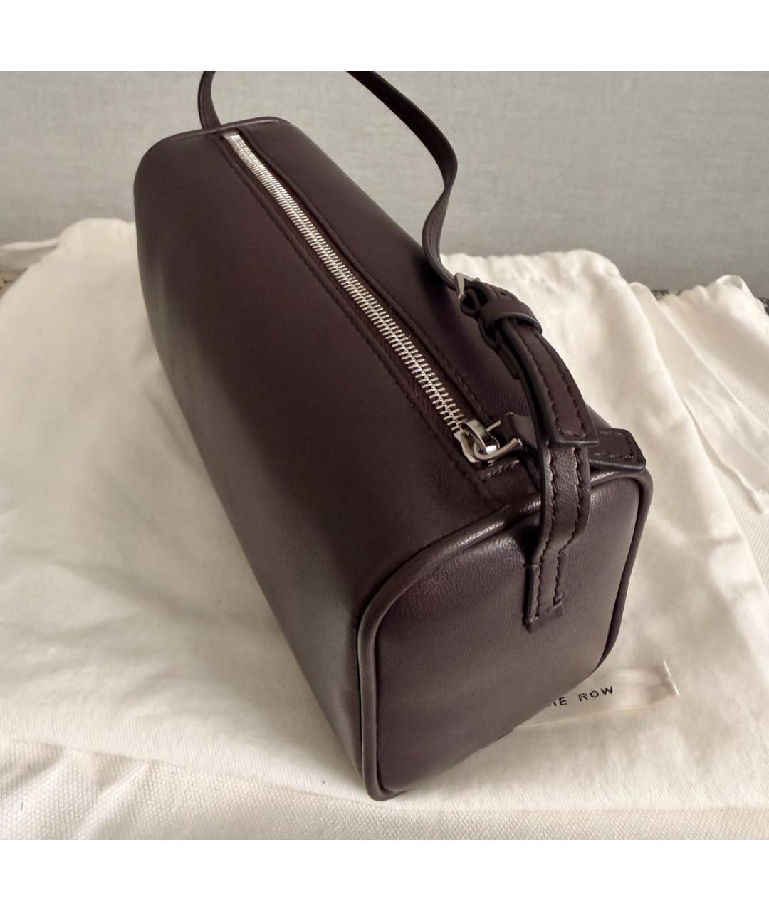 THE ROW Коричневая кожаная сумка с короткими ручками, фото 2
