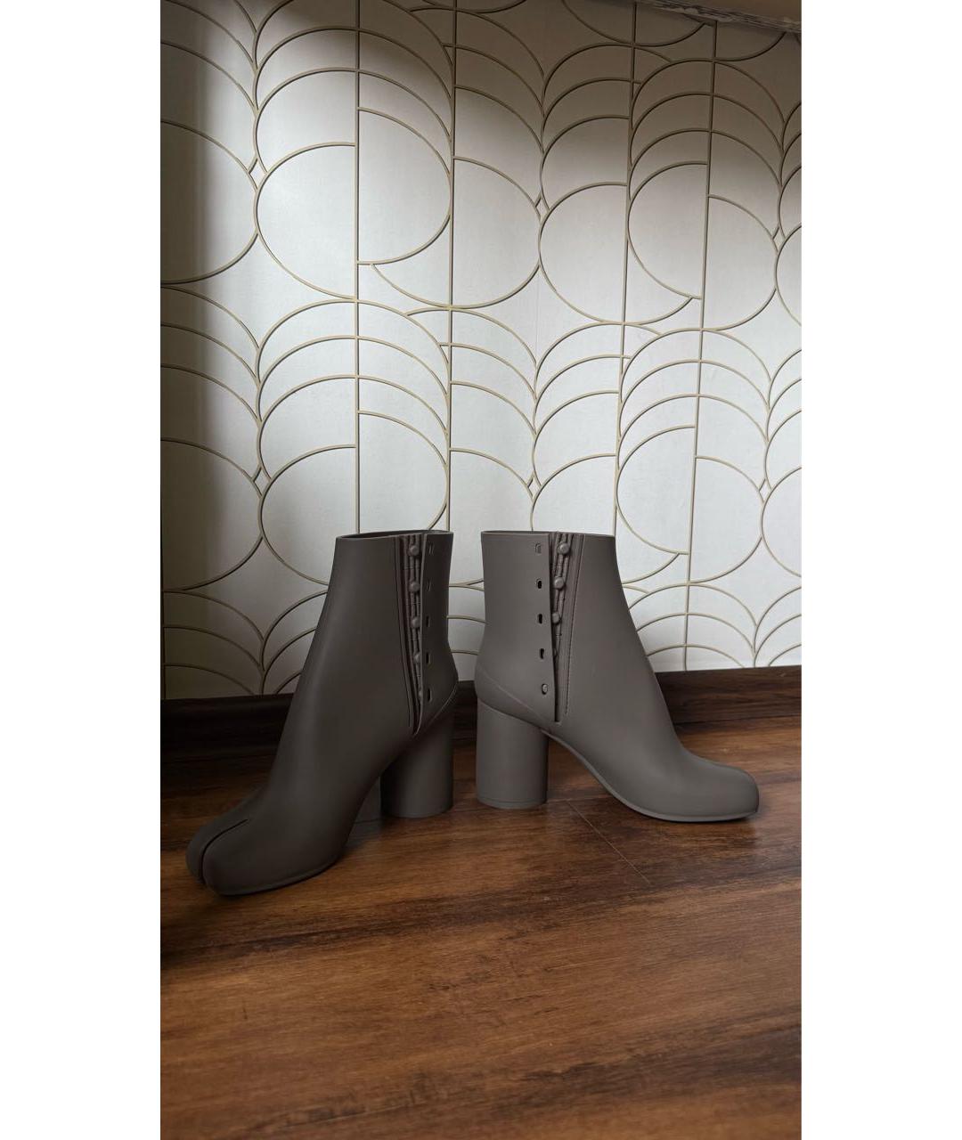 MAISON MARGIELA Антрацитовые резиновые ботильоны, фото 6