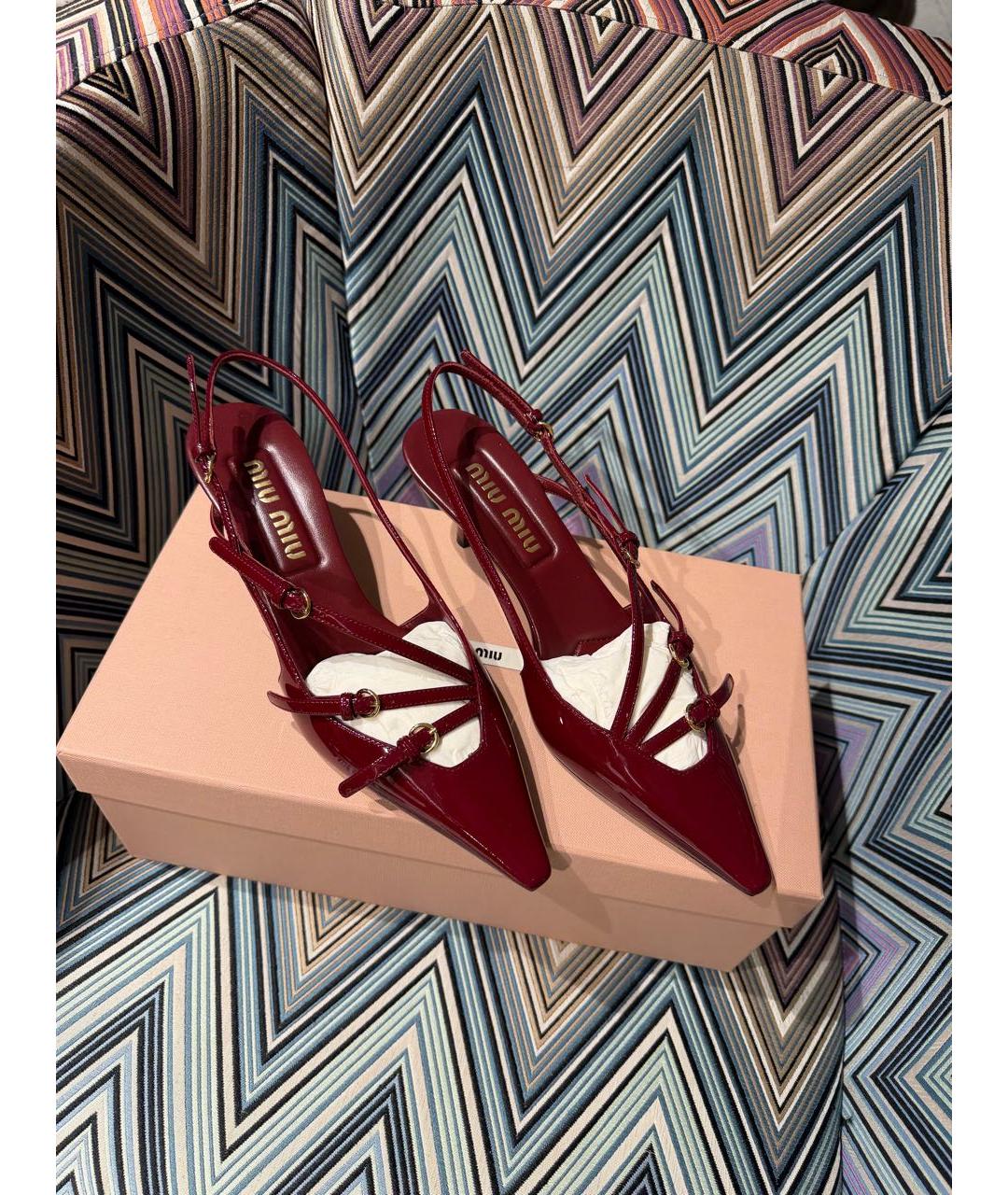 MIU MIU Бордовые туфли из лакированной кожи, фото 2