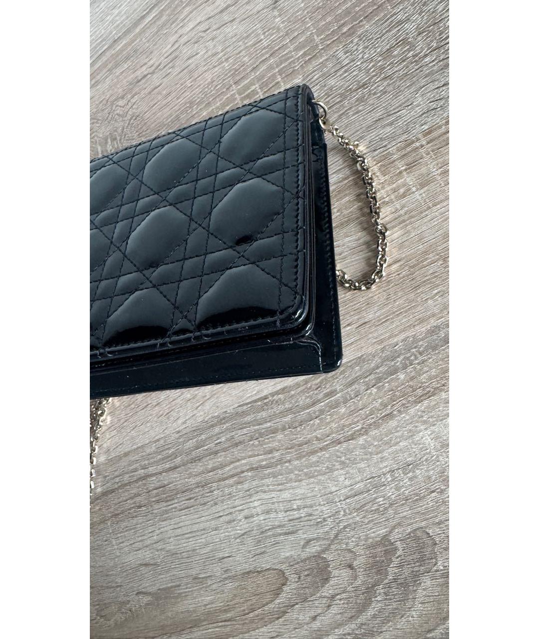 CHRISTIAN DIOR Черная сумка через плечо из лакированной кожи, фото 4