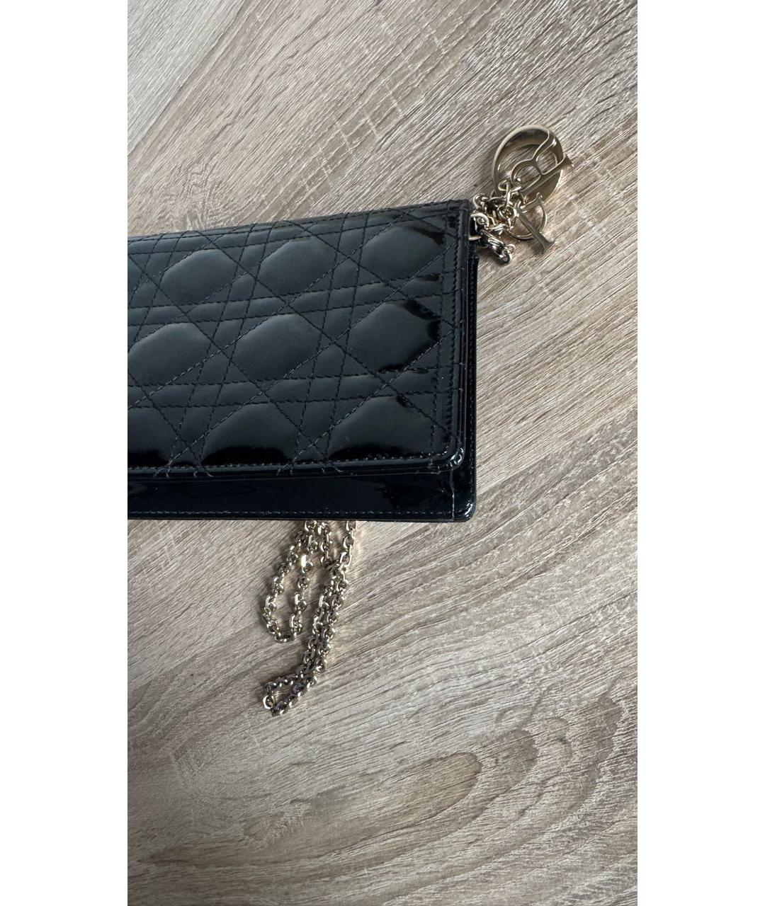 CHRISTIAN DIOR Черная сумка через плечо из лакированной кожи, фото 5