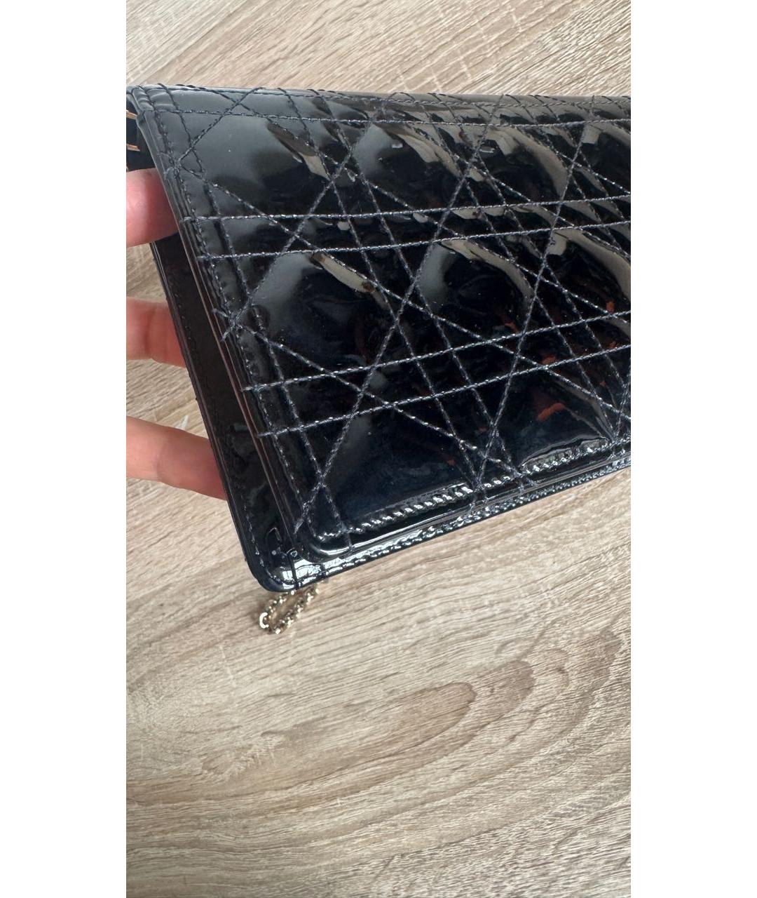 CHRISTIAN DIOR Черная сумка через плечо из лакированной кожи, фото 6