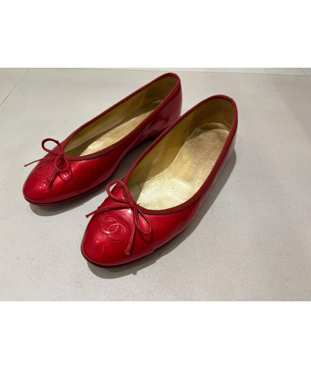 CHANEL Красные балетки из лакированной кожи, фото 3