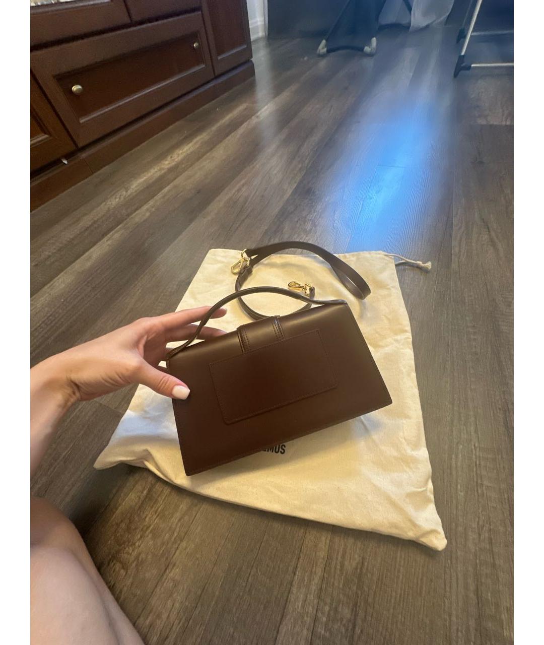 JACQUEMUS Коричневая кожаная сумка с короткими ручками, фото 4