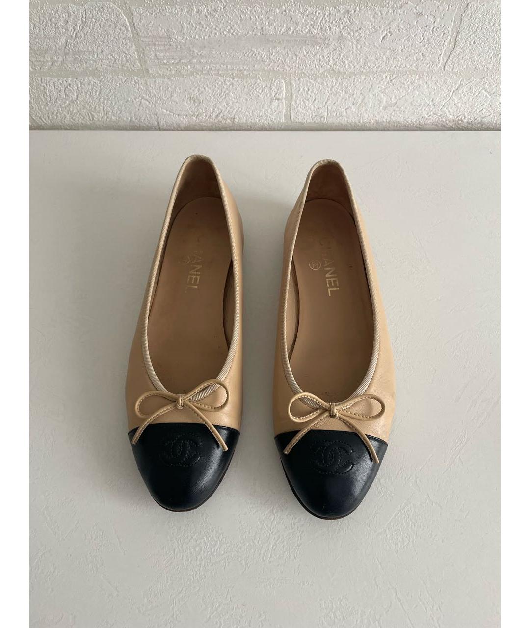 CHANEL Бежевые кожаные балетки, фото 2
