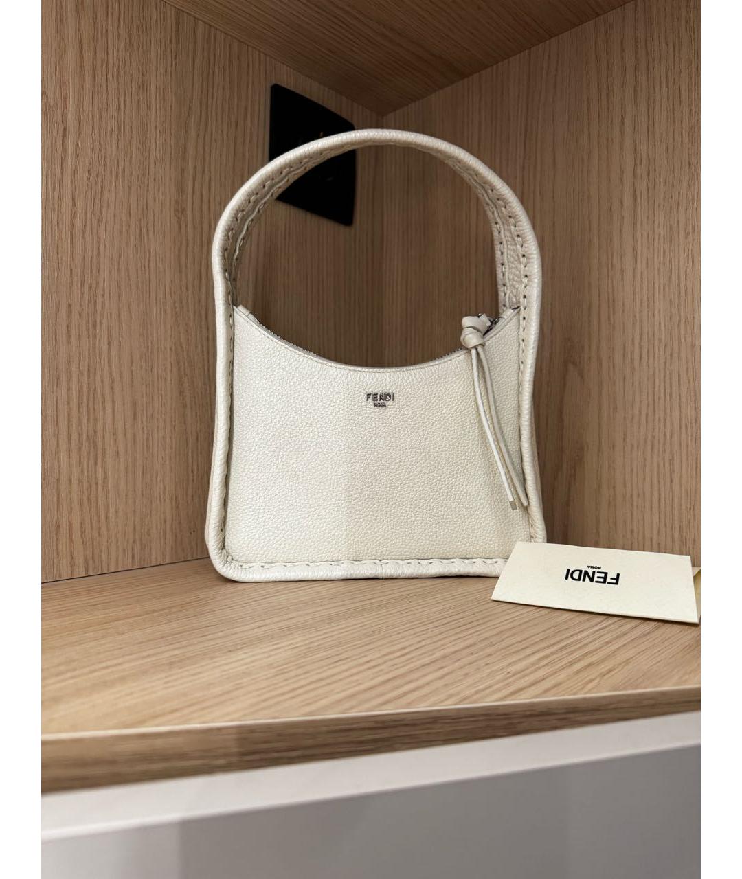 FENDI Бежевая кожаная сумка с короткими ручками, фото 6