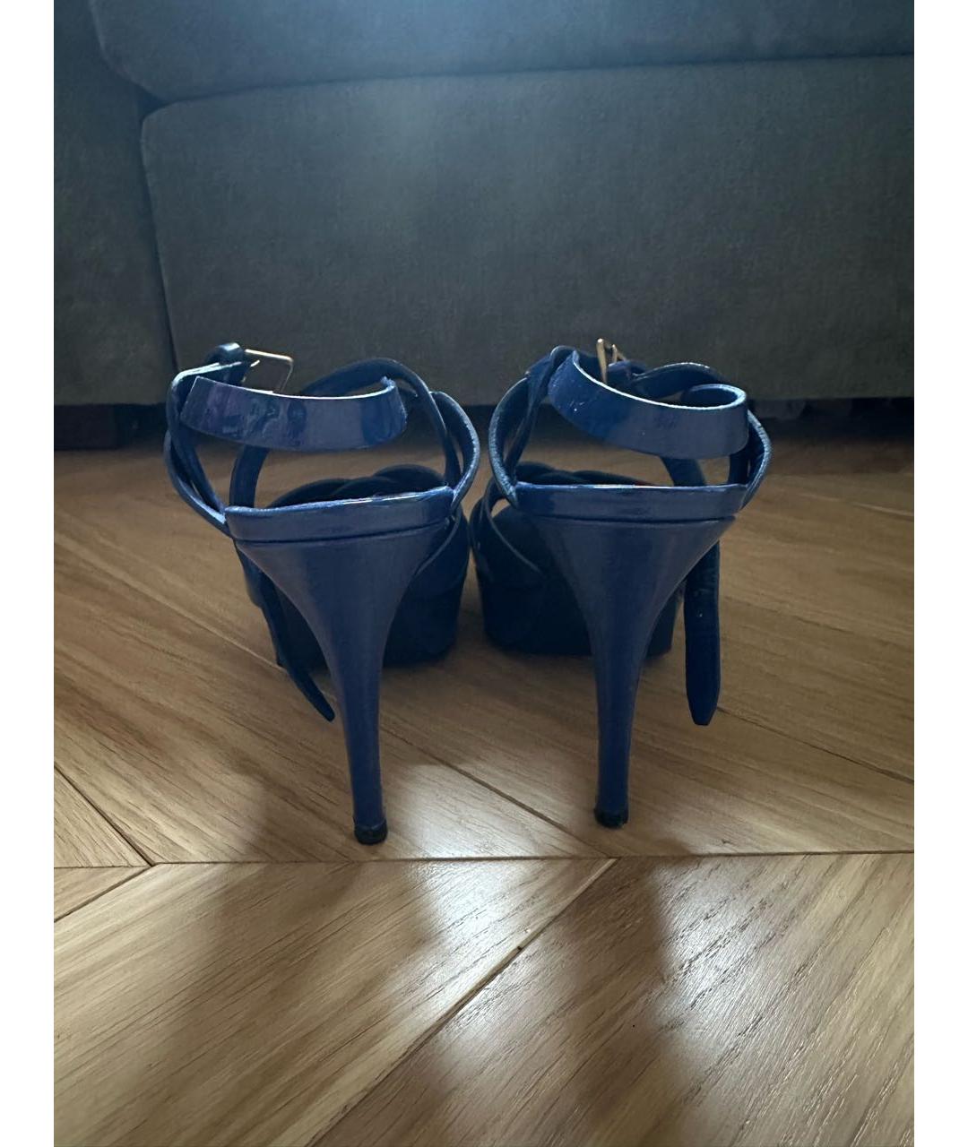 SAINT LAURENT Синие босоножки из лакированной кожи, фото 4