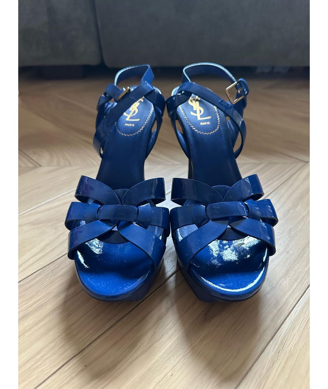 SAINT LAURENT Синие босоножки из лакированной кожи, фото 2