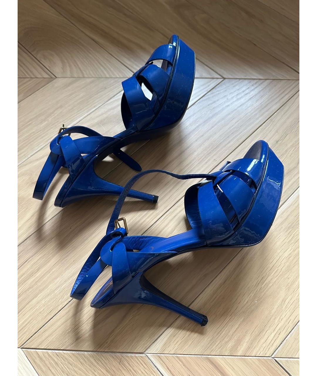 SAINT LAURENT Синие босоножки из лакированной кожи, фото 5