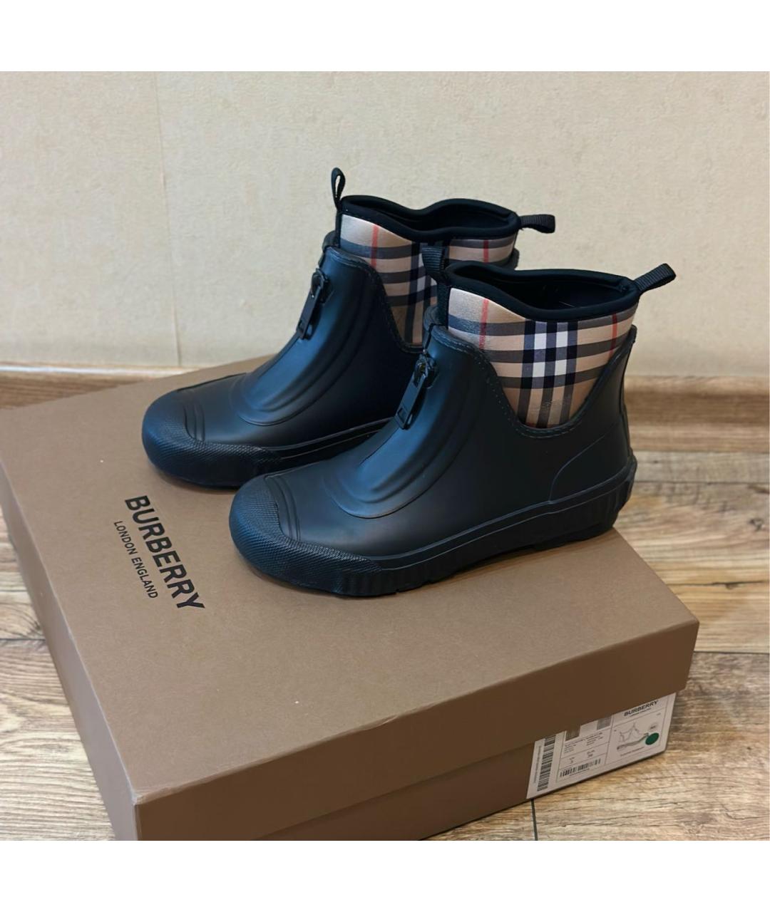 BURBERRY Черные резиновые ботинки, фото 9