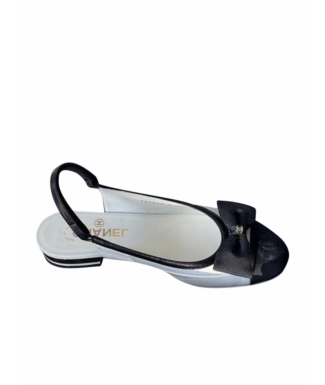 CHANEL Белые кожаные балетки, фото 1