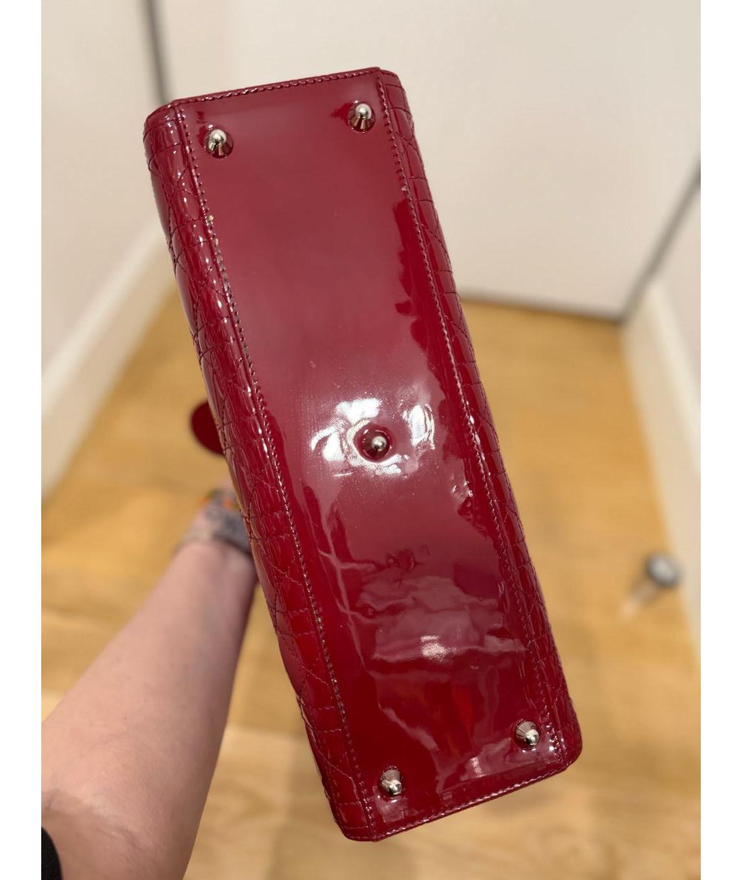 CHRISTIAN DIOR Красная сумка с короткими ручками из лакированной кожи, фото 4