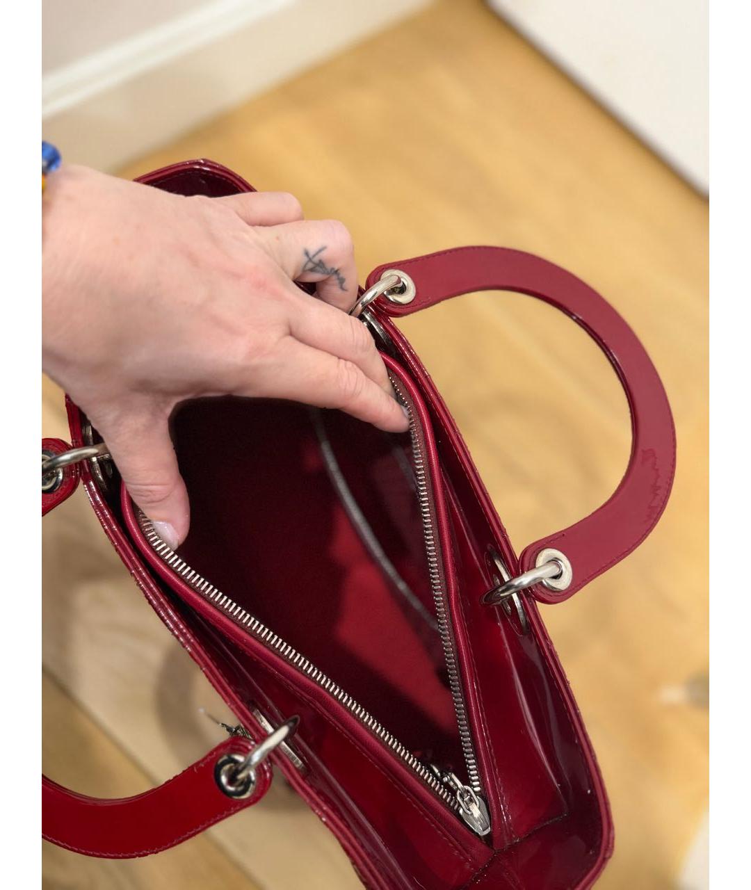 CHRISTIAN DIOR Красная сумка с короткими ручками из лакированной кожи, фото 3