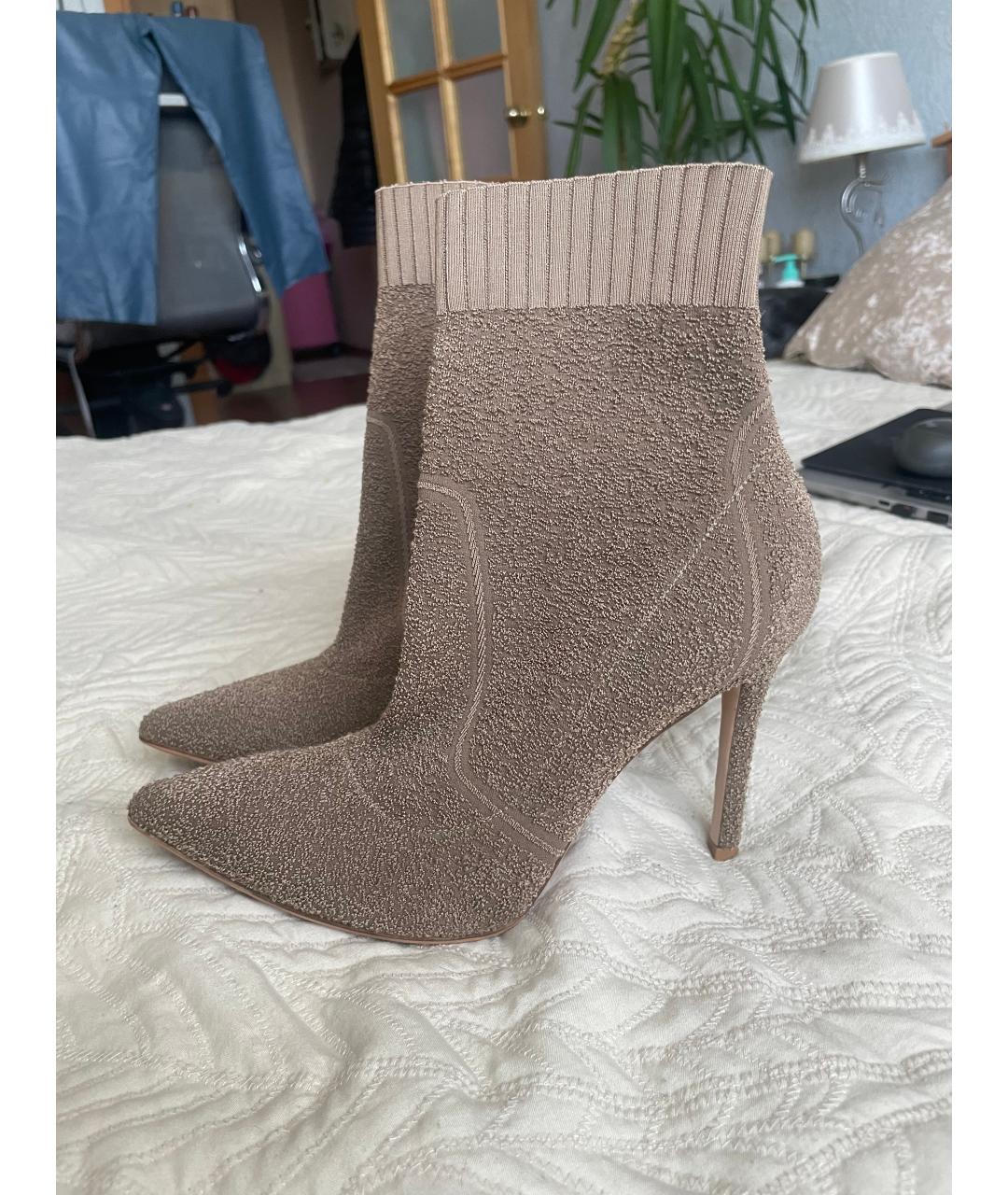 GIANVITO ROSSI Бежевые текстильные ботильоны, фото 7