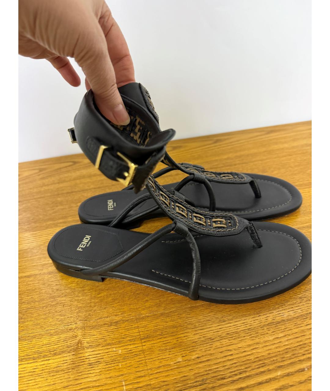 FENDI Коричневые кожаные сандалии, фото 4