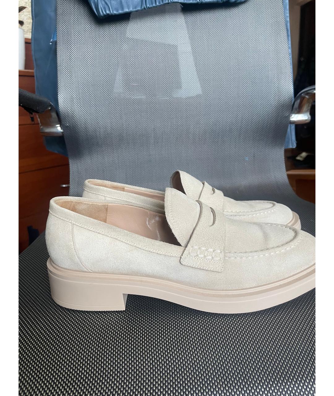 GIANVITO ROSSI Бежевые замшевые лоферы, фото 7