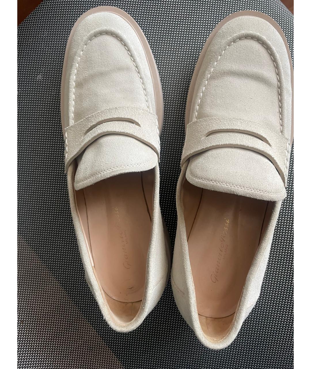 GIANVITO ROSSI Бежевые замшевые лоферы, фото 3