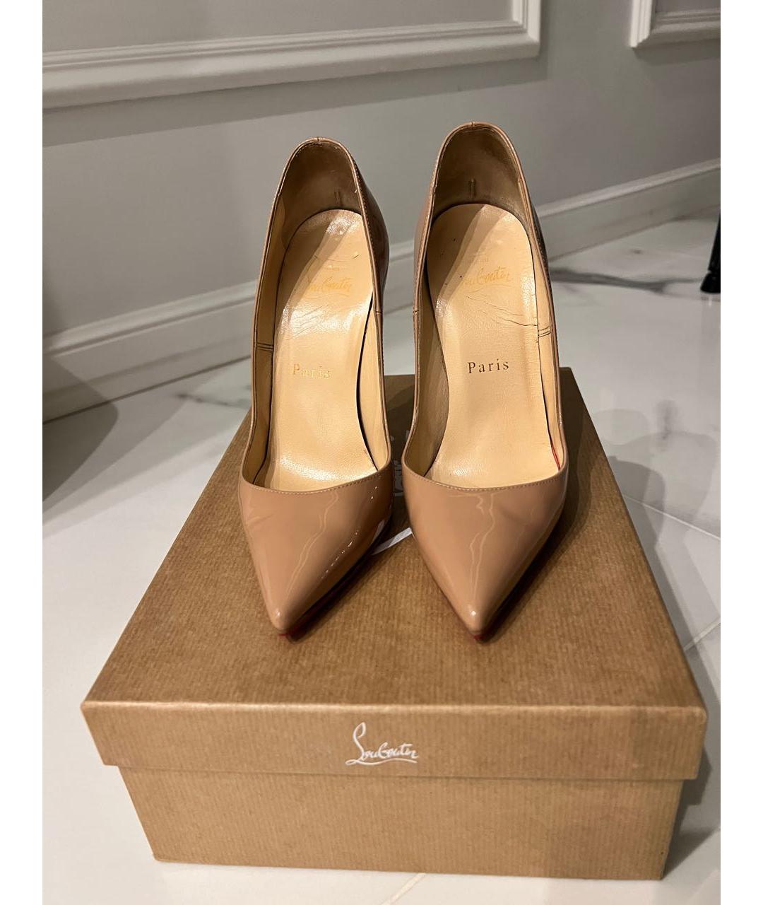 CHRISTIAN LOUBOUTIN Бежевые туфли из лакированной кожи, фото 2