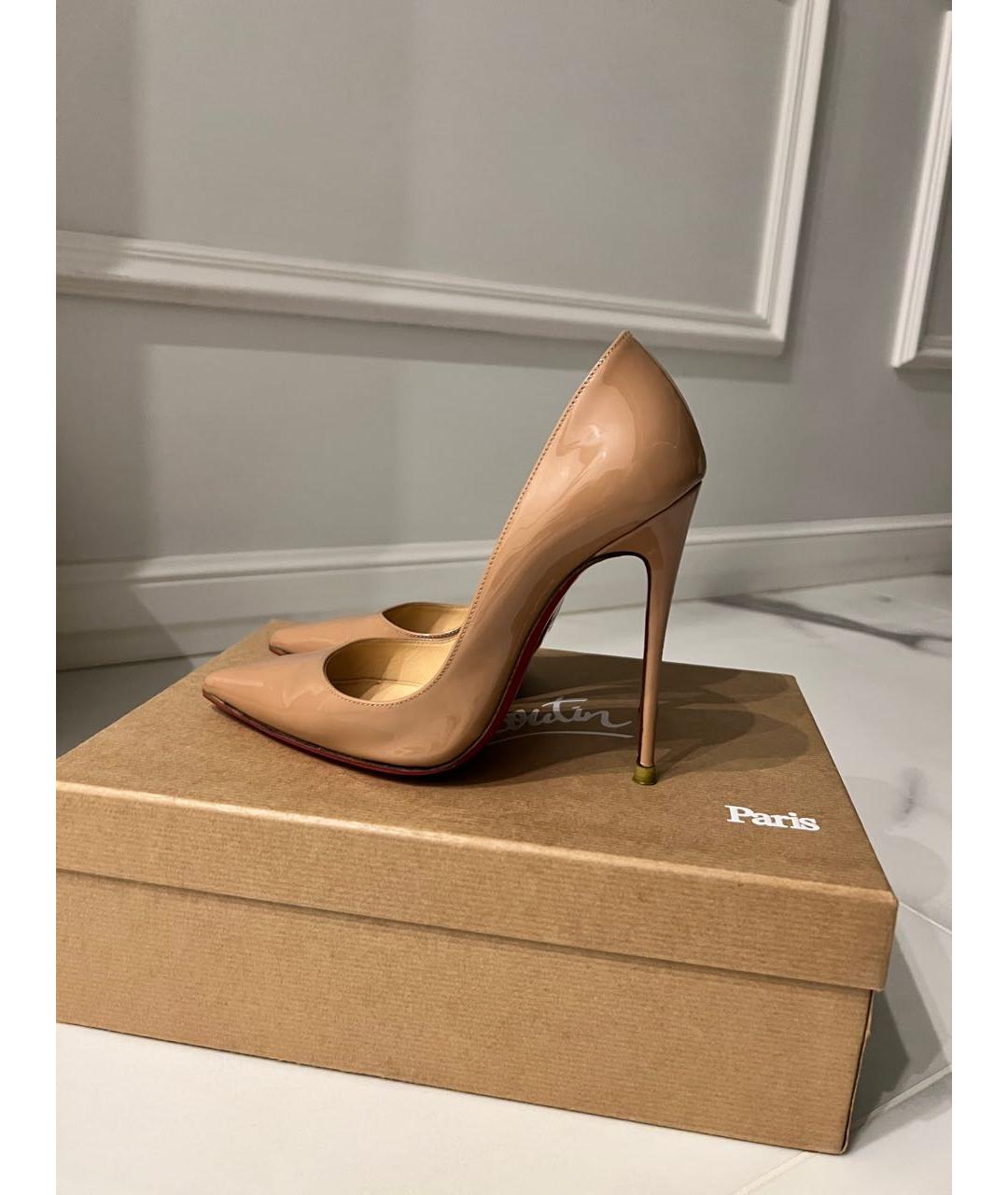 CHRISTIAN LOUBOUTIN Бежевые туфли из лакированной кожи, фото 6