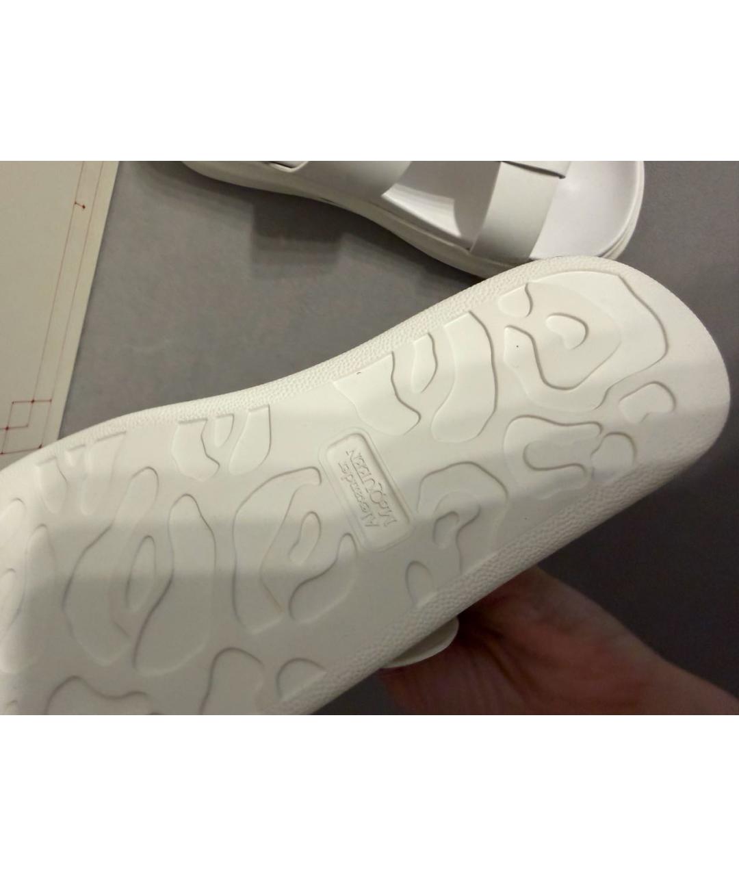 ALEXANDER MCQUEEN Белые кожаные сандалии, фото 2