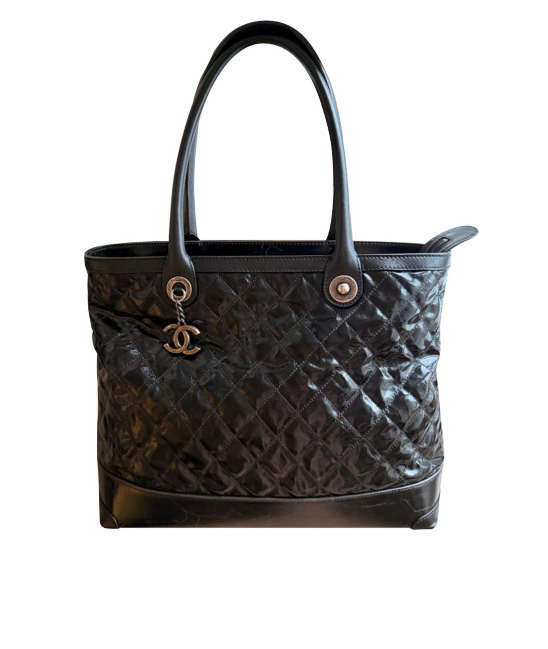 CHANEL Черная сумка тоут из лакированной кожи, фото 1