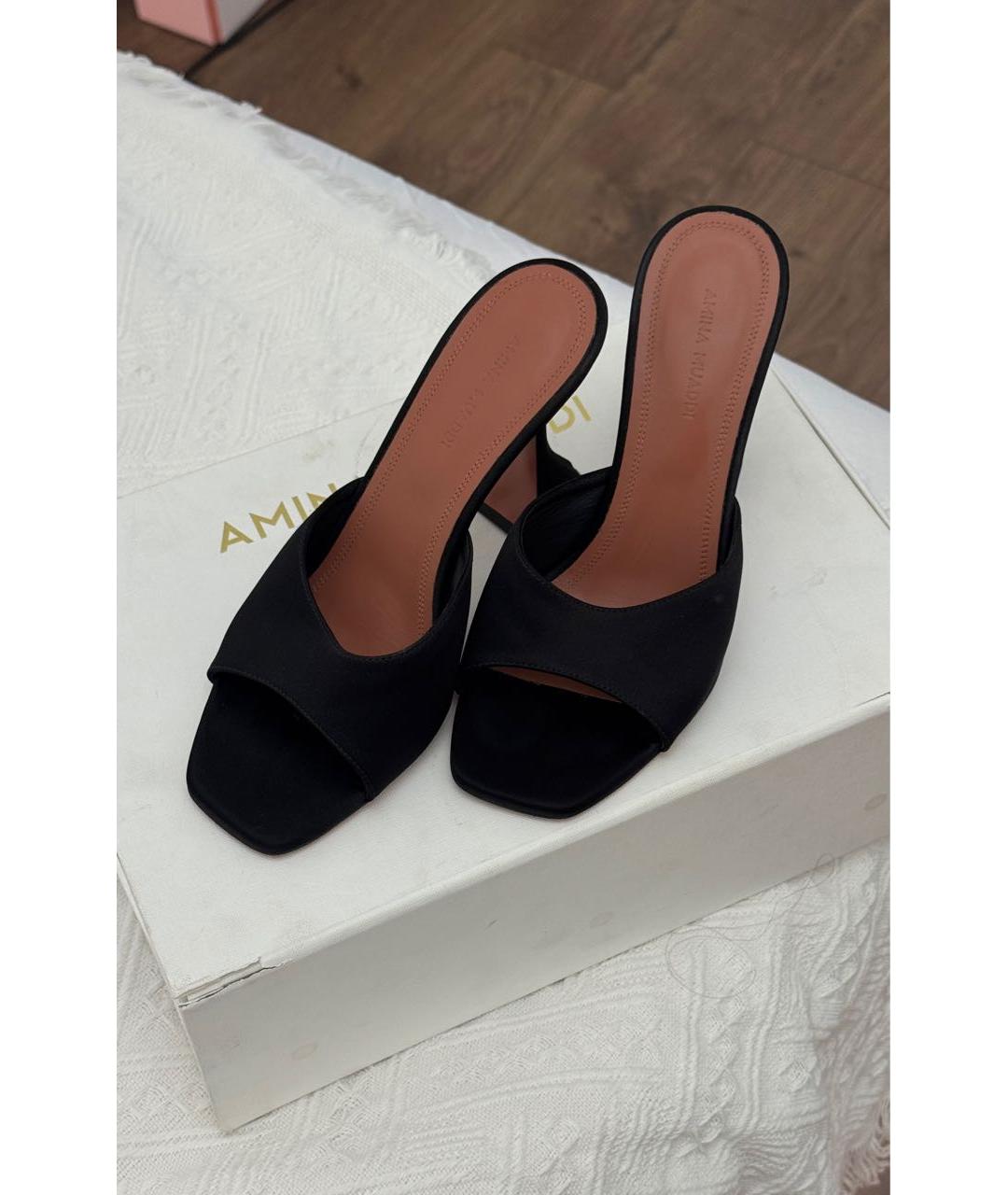 Amina Muaddi Черные замшевые мюли, фото 2