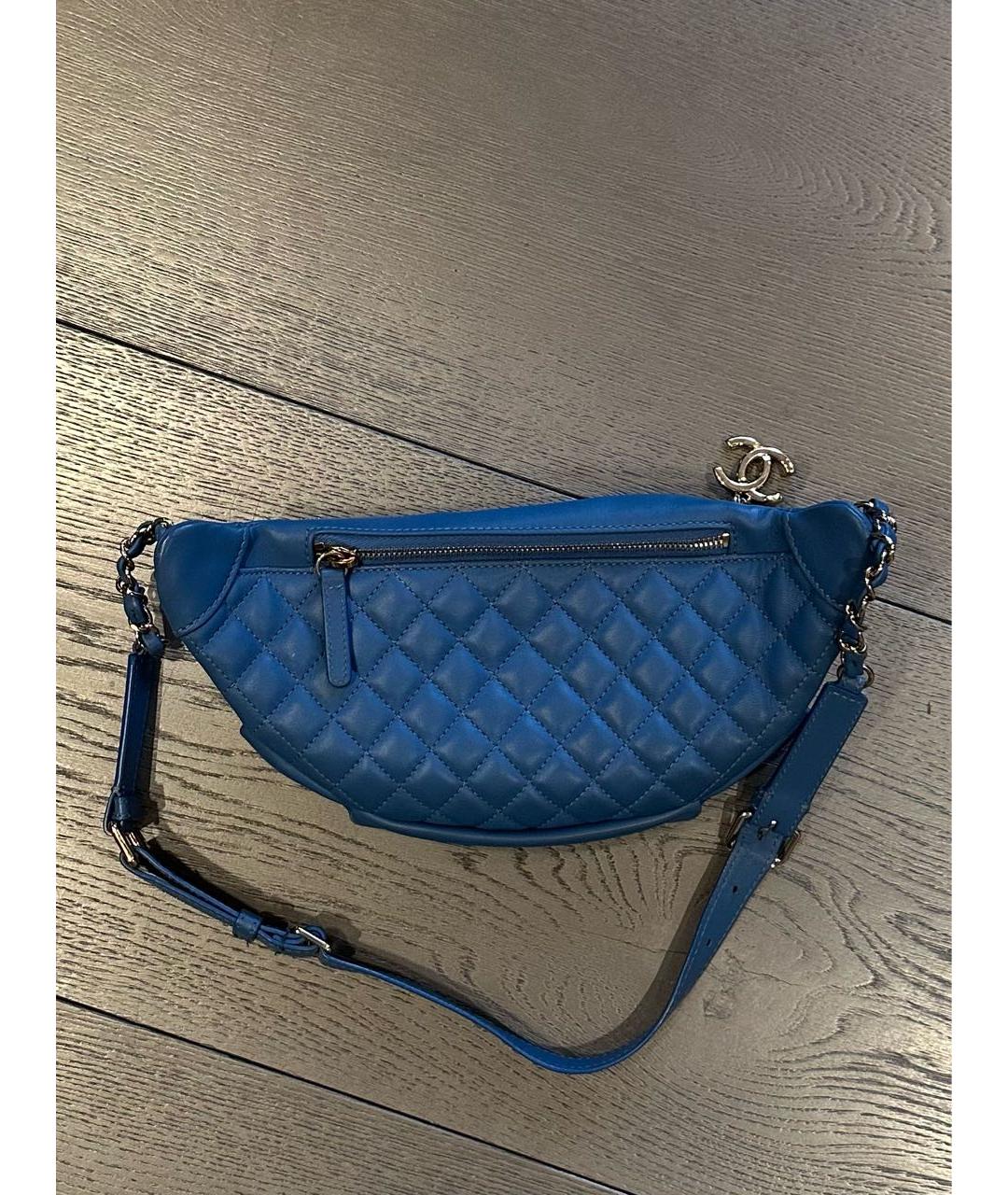 CHANEL Голубая кожаная поясная сумка, фото 2