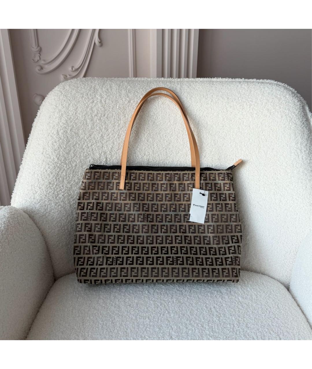 FENDI Бежевая тканевая сумка тоут, фото 3