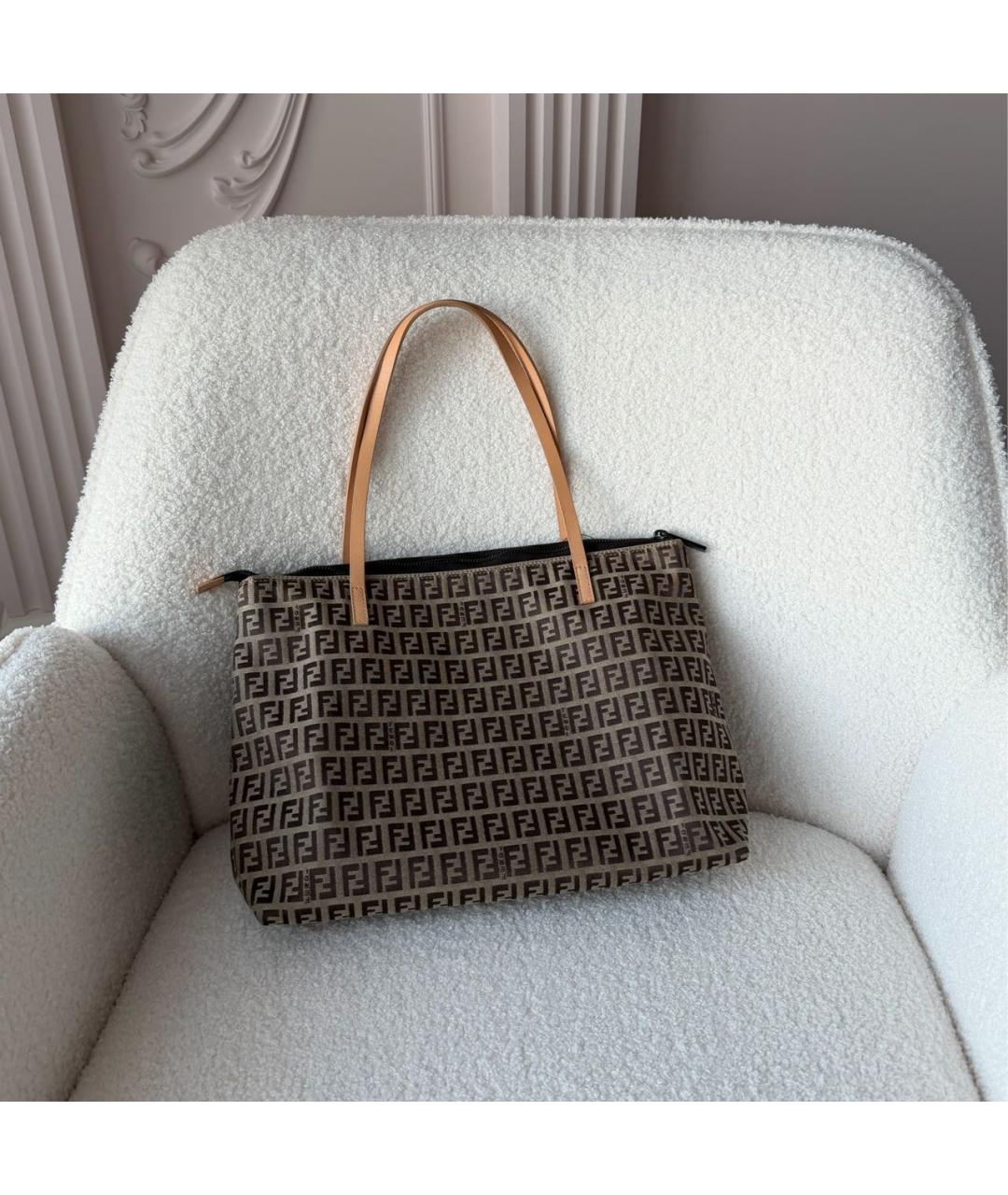 FENDI Бежевая тканевая сумка тоут, фото 2