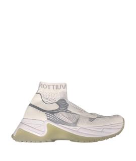 LOUIS VUITTON Высокие кроссовки / кеды