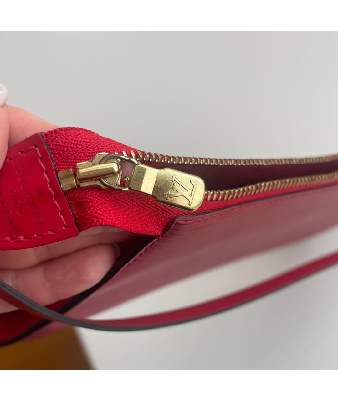 LOUIS VUITTON Красная кожаная сумка с короткими ручками, фото 5